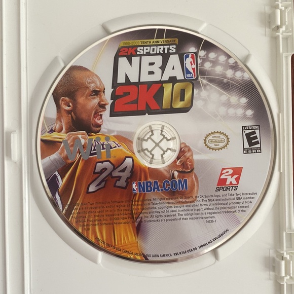 Wii Game — NBA 2K10 (1999-2009 Tenth Anniversary) - Picture 5 of 5